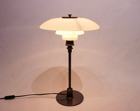 PH 3/2 tablelamp, model Treph, of white opaline glass and frame of burnished 
brass.
