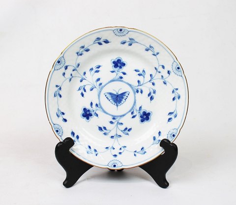 Cake plate with gilded edge, no.: 28, in Kipling Butterfly by Bing & Grøndahl.
5000m2 showroom.
