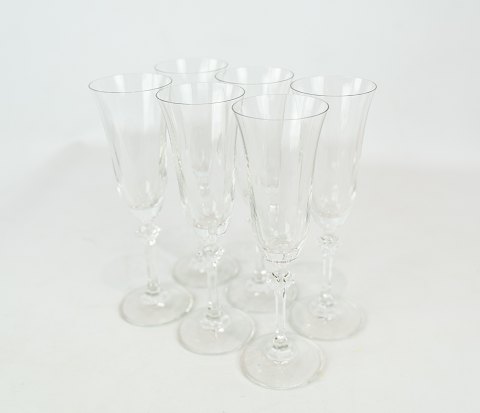 Set of six champagne glass, in great antique condition.
5000m2 showroom.
