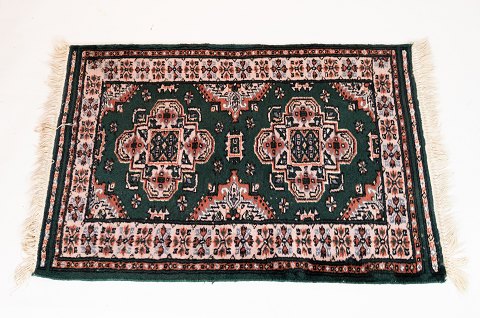 Mindre ægte tæppe, i flot brugt stand.
5000m2 udstilling.