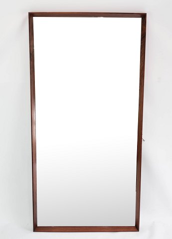 Mirror in rosewood of Danish design from the 1960s.
5000m2 showroom.
