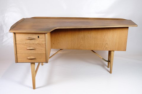 Boomerang desk - Design by Peter Løvig Nielsen 1956 - Hedensted furniture 
factory - teak & brass - 1960s
Great condition
