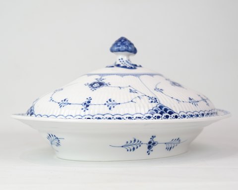 Rare Lidded Dish - No. 1/621 - Porcelain - Blue Painted - Blue Fluted Half Lace 
- Royal Copenhagen
Great condition
