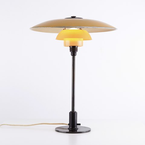Poul Henningsen Table Lamp Model PH 3.5/2.5 with Yellow Painted Metal Top Shade and Frame in Burnished Brass, Louis Poulsen 1930s