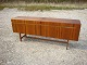 Low sideboard in rosewood designed by Ib Kofoed Larsen in good condition 5000 m2 showroom
