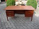 Omann Junior Desk in teak. Danish Design. 5000 m2 Udsatilling.