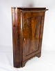 Corner cabinet of mahogany and in great vintage condition from the 1860s. 
5000m2 showroom.
