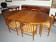 Dining table with 2 leafs of 6 oak chairs with braided Borge Mogensen in good condition 5000 m2 showroom
